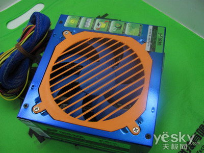 刮起蓝色风暴 顺达秋霸525电源现售290元，高性价比之选